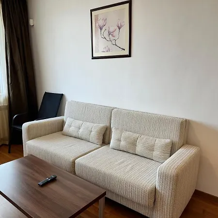 In Belvedere Club בנסקו