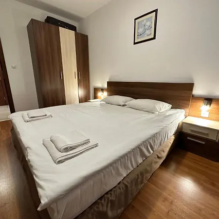 In Belvedere Club * בנסקו